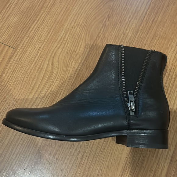 NWOT Frye Carly boots size 6 - Picture 3 of 4